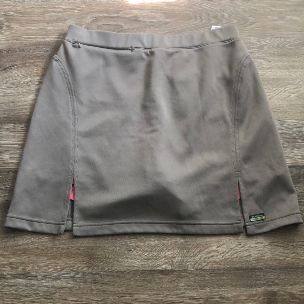 Tehama carbon tech golf skirt